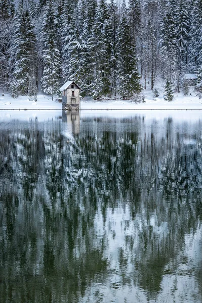 Красивый Зимний Вид Озеро Предил Италия — стоковое фото