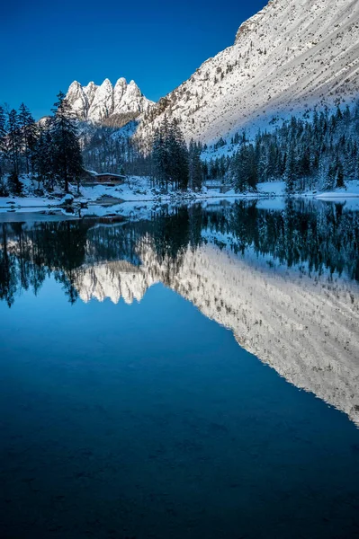 Hermosa Vista Invierno Del Lago Predil Italia —  Fotos de Stock