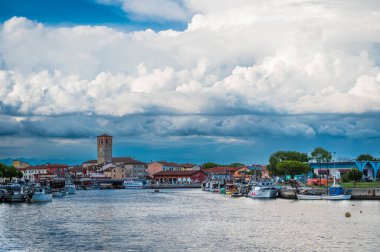 Marano Gölünün güzel manzarası, İtalya