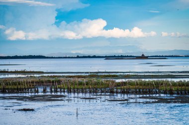 Marano Gölünün güzel manzarası, İtalya