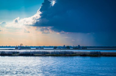 Marano Gölünün güzel manzarası, İtalya