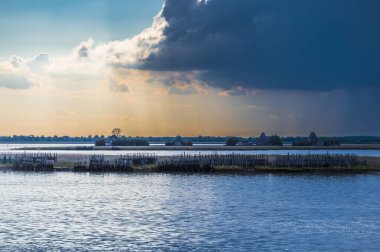 Marano Gölünün güzel manzarası, İtalya