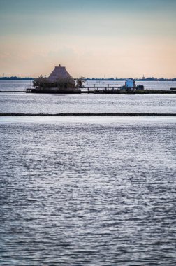 Marano Gölünün güzel manzarası, İtalya