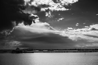 Marano Gölünün güzel manzarası, İtalya