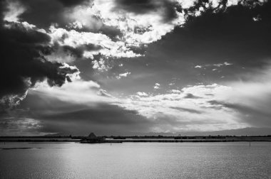 Marano Gölünün güzel manzarası, İtalya