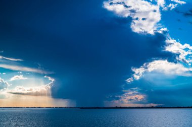 Marano Gölünün güzel manzarası, İtalya