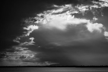 Marano Gölünün güzel manzarası, İtalya