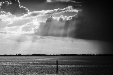 Marano Gölünün güzel manzarası, İtalya