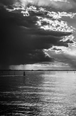 Marano Gölünün güzel manzarası, İtalya