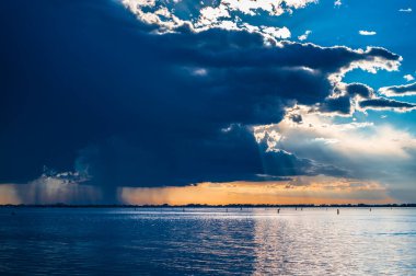 Marano Gölünün güzel manzarası, İtalya
