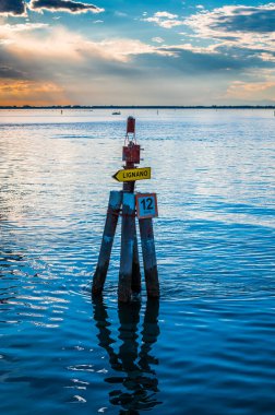 Marano Gölünün güzel manzarası, İtalya