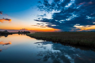 Marano Gölünün güzel manzarası, İtalya