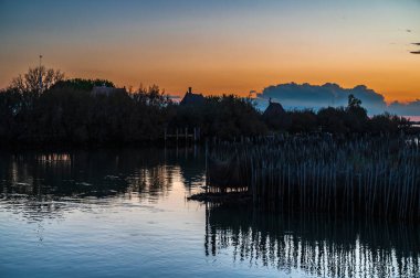 Marano Gölünün güzel manzarası, İtalya