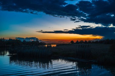 Marano Gölünün güzel manzarası, İtalya