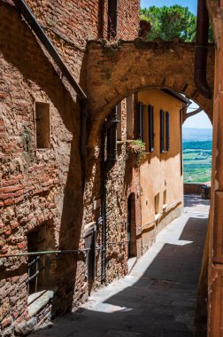 Montepulciano şehrinin eski mimarisi, İtalya 