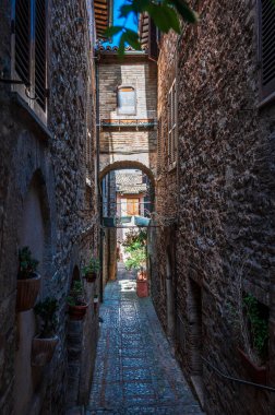 Umbria 'daki köyün ortaçağ mimarisi, büyü.
