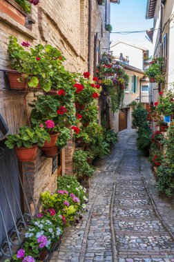 Umbria 'daki köyün ortaçağ mimarisi, büyü.