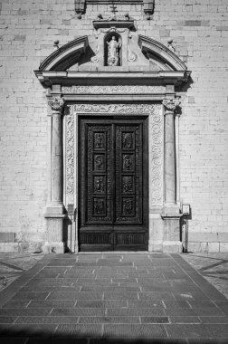 Şehirdeki eski bir evin ayrıntıları