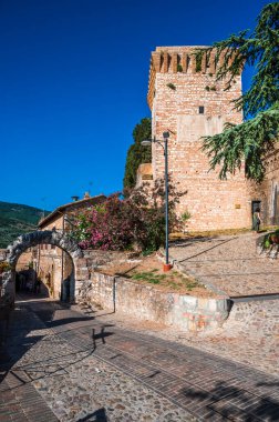 Umbria 'daki köyün ortaçağ mimarisi, büyü.