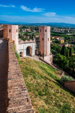 Umbria 'daki köyün ortaçağ mimarisi, büyü.
