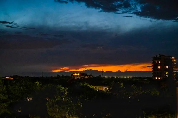 Prachtige Zonsondergang Boven Stad — Stockfoto