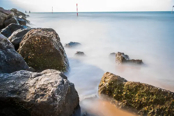 Güzel Deniz Manzarası Kayalar — Stok fotoğraf
