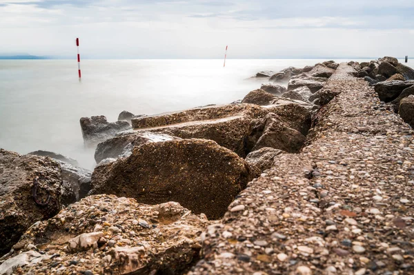 Schöne Aussicht Auf Das Meer Und Die Felsen — Stockfoto