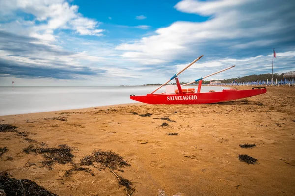 Barco Resgate Vermelho Praia Lignano Sabbiadoro Itália — Fotografia de Stock