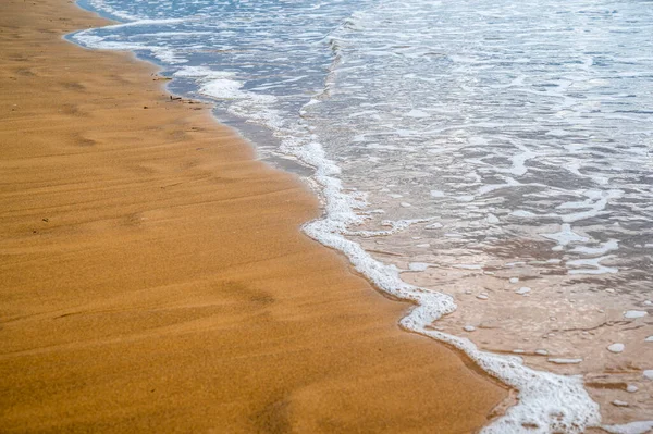 砂浜の美しい海の波 — ストック写真