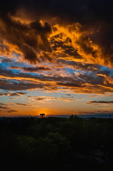 Όμορφο Ηλιοβασίλεμα Ουρανό Δραματική Σύννεφα — Φωτογραφία Αρχείου