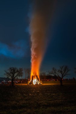 Ancient rites of epiphanic fires, Italy. Pignarul Montegnacco