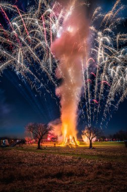 Ancient rites of epiphanic fires, Italy. Pignarul Montegnacco