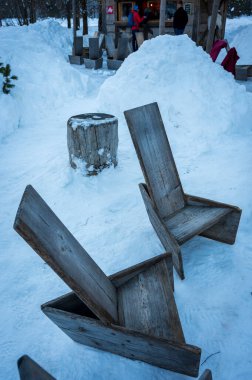 Kranjska Gora 'daki kış yansımaları ve peri masallarındaki evler. Slovenya