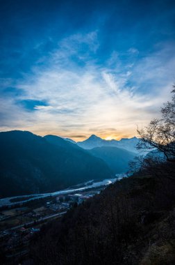Güzel Chiusaforte Raunis 'in manzaralı çekimi, İtalya