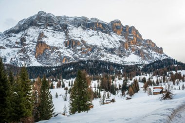Karlı La Val, Alta Val Badia, Güney Tyrol, İtalya