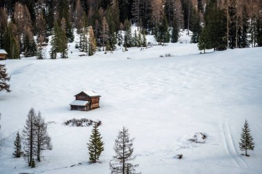 Karlı La Val, Alta Val Badia, Güney Tyrol, İtalya