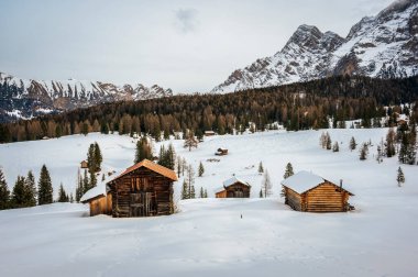 Karlı La Val, Alta Val Badia, Güney Tyrol, İtalya