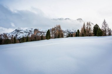 Karlı La Val, Alta Val Badia, Güney Tyrol, İtalya