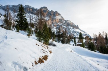 Karlı La Val, Alta Val Badia, Güney Tyrol, İtalya