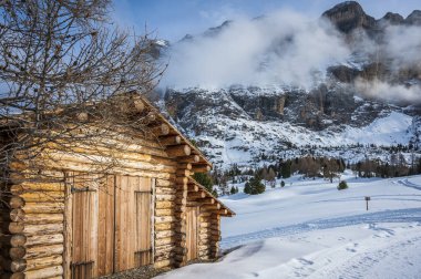 Karlı La Val, Alta Val Badia, Güney Tyrol, İtalya