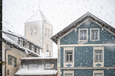 San Candido Caddesi, İtalya 'da kar manzarası