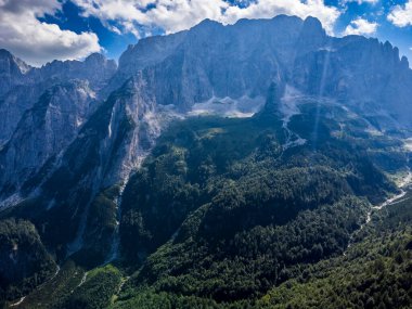 Val Dogna Dağı, İtalya 'nın manzaralı görüntüsü