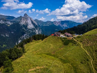 Güzel Casera Lavareit ve Coglians 'ın manzaralı çekimi, Udine bölgesi, İtalya