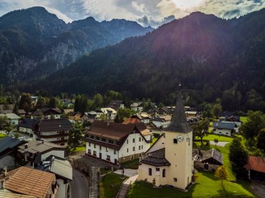Güneşli bir günde güzel Valbruna 'nın manzarası.