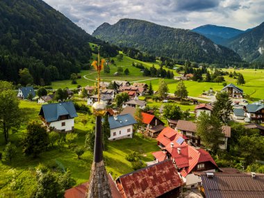 Güneşli bir günde güzel Valbruna 'nın manzarası.