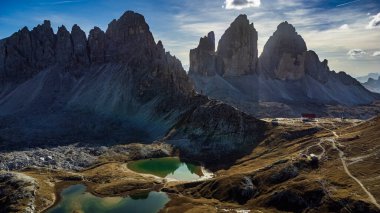 İtalya 'daki Tre Cime di Lavaredo dağının manzaralı çekimi