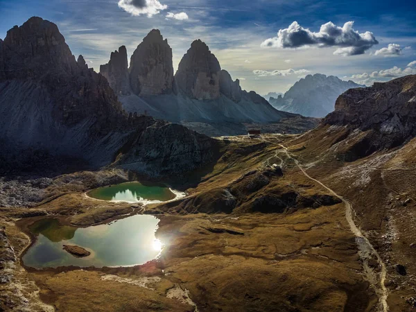 İtalya 'daki Tre Cime di Lavaredo dağının manzaralı çekimi