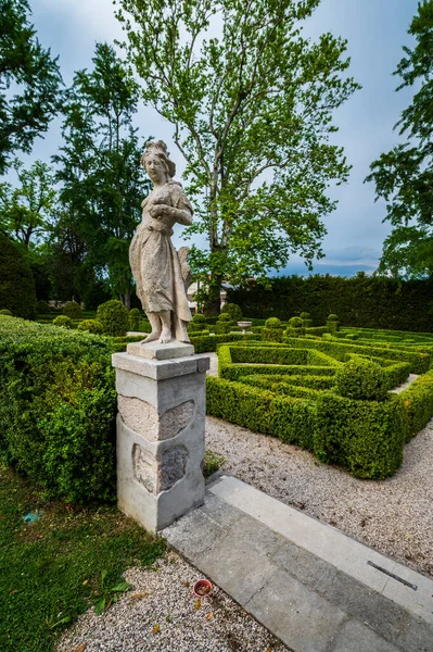 Moruzzo Talya Güzel Bir Villa Bahçesi Manzarası — Stok fotoğraf