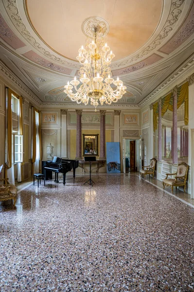 Εσωτερικό Πλάνο Της Όμορφης Βίλας Στο Moruzzo Ιταλία — Φωτογραφία Αρχείου