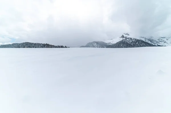 Живописный Снимок Красивого Снежного Покрова Саурис Провинция Удине Италия — стоковое фото